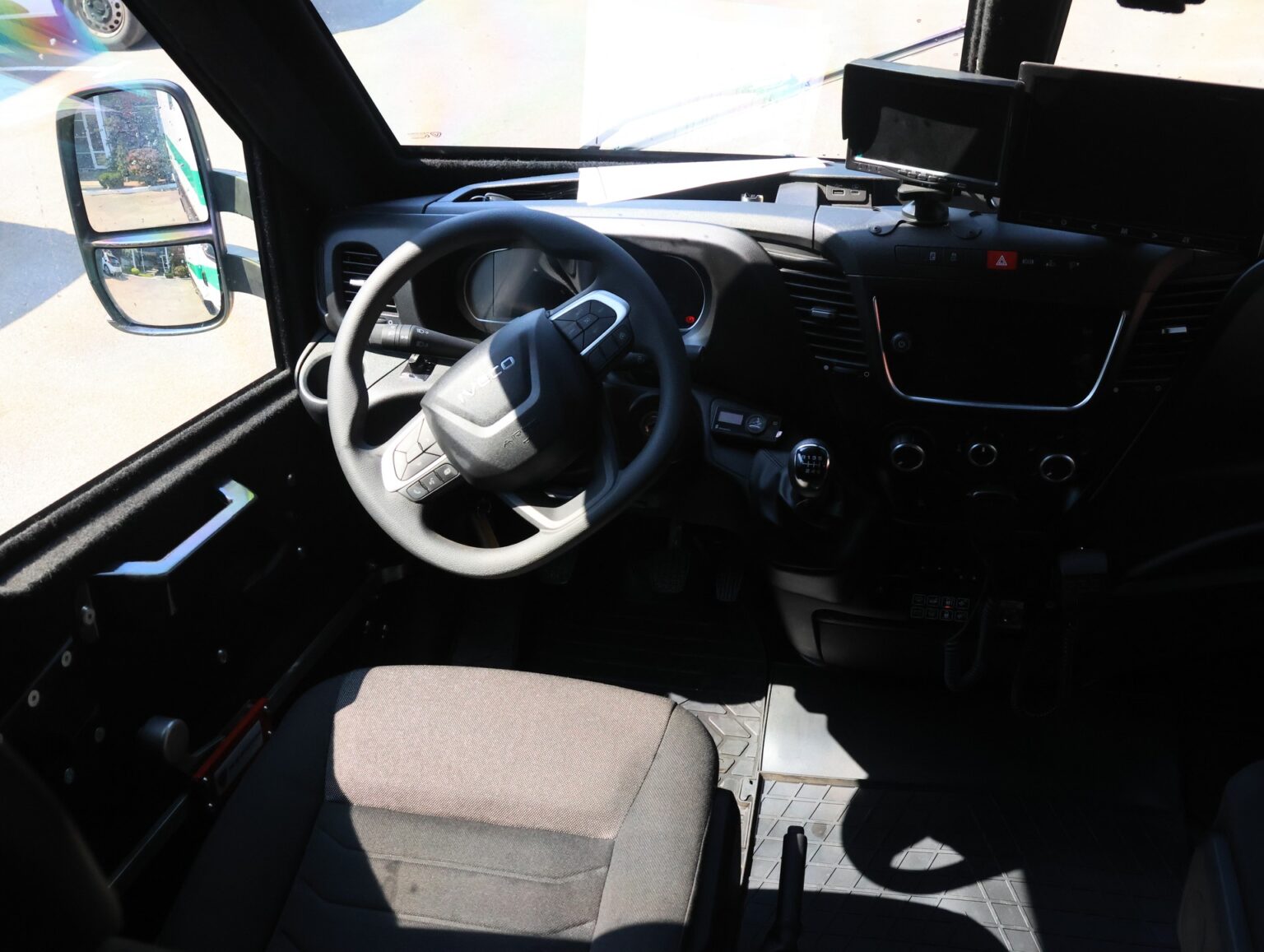 Броньований інкасаторський автомобіль IVECO Daily
