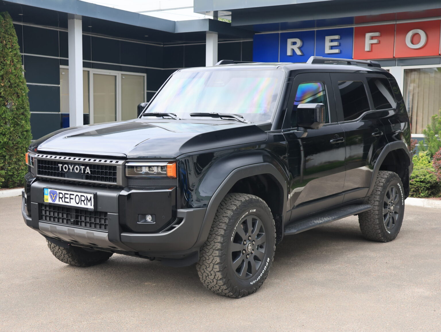 Броньований REFORM LC250 на базі Toyota Land Cruiser Prado 250