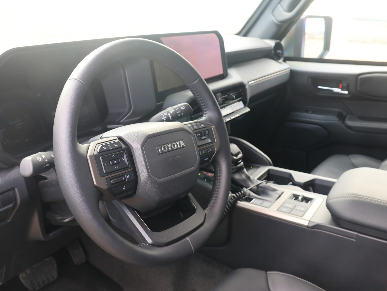 Броньований REFORM LC250 на базі Toyota Land Cruiser Prado 250
