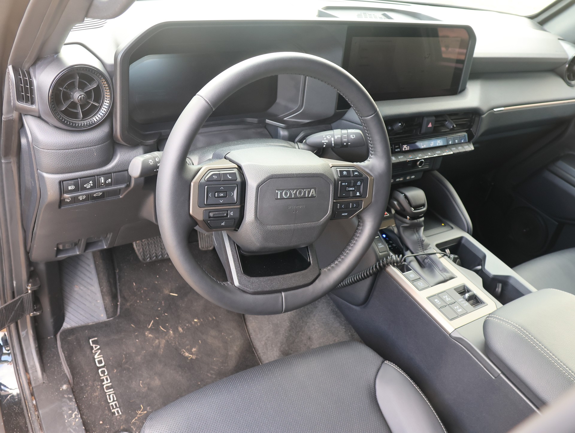 Броньований REFORM LC250 на базі Toyota Land Cruiser Prado 250