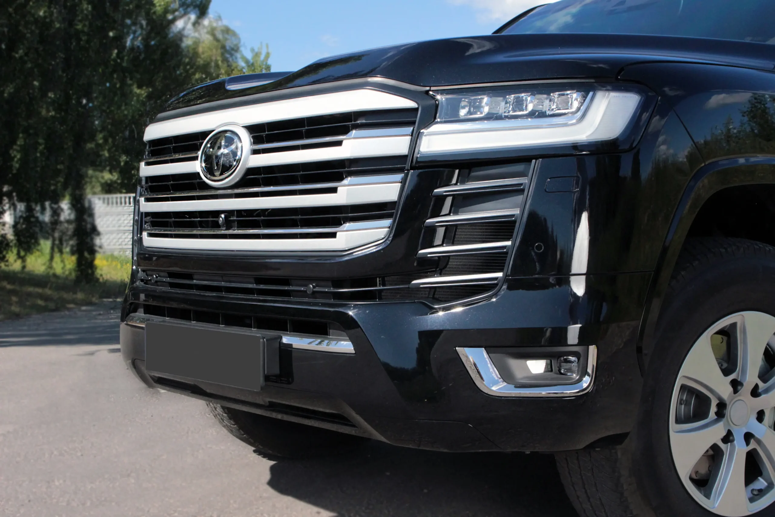 Броньований Toyota Land Cruiser 300