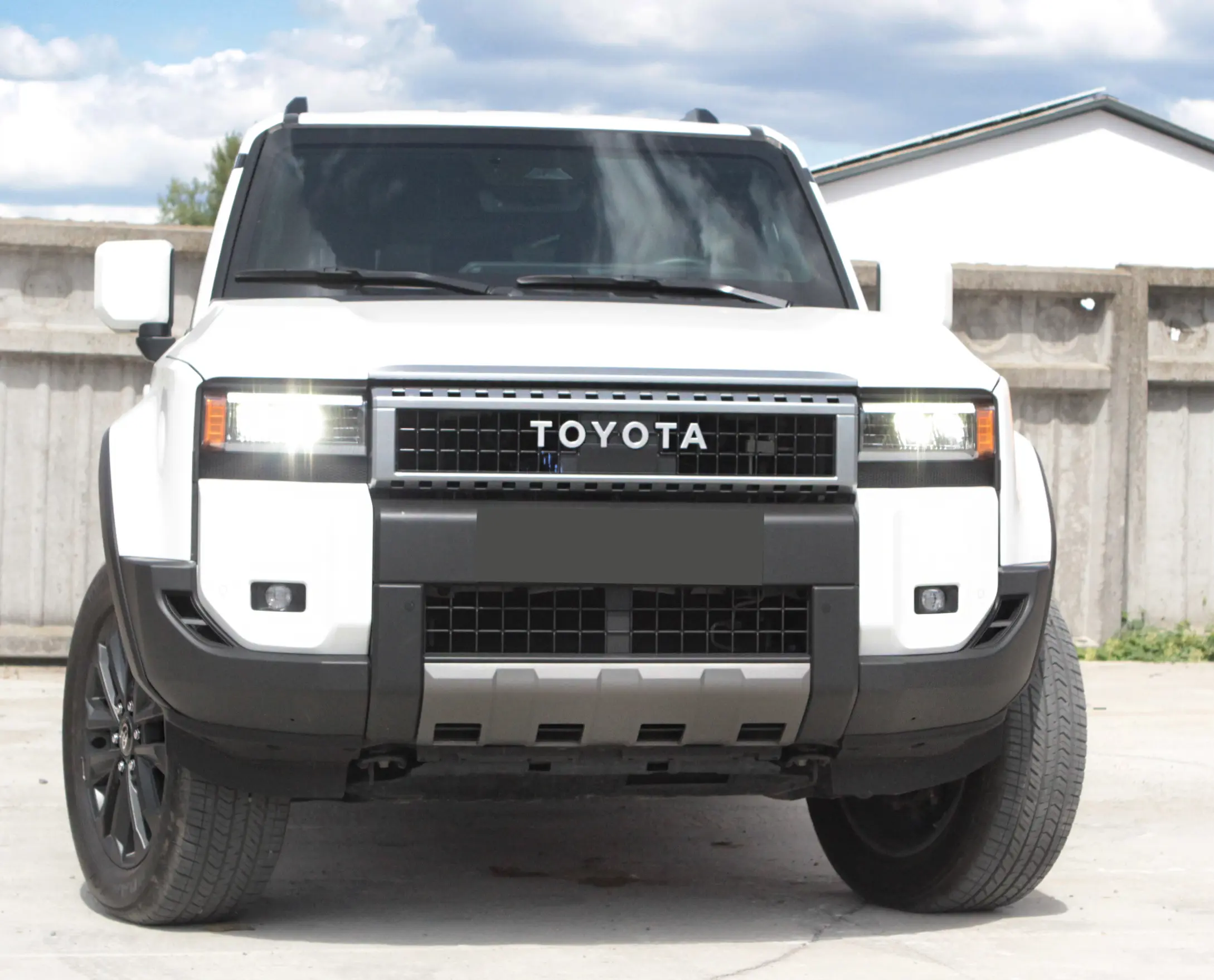 Броньований Toyota LC250 Prado