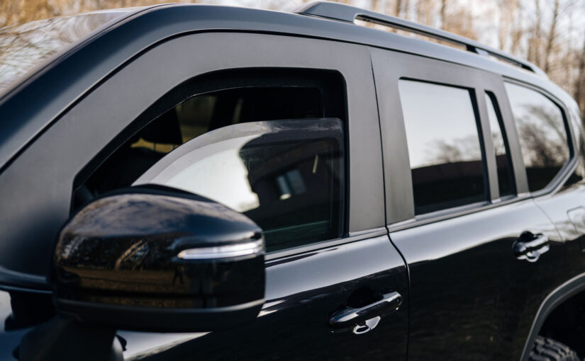 Ballistic glass of the front doors of the armored Toyota Land Cruiser 300 GR