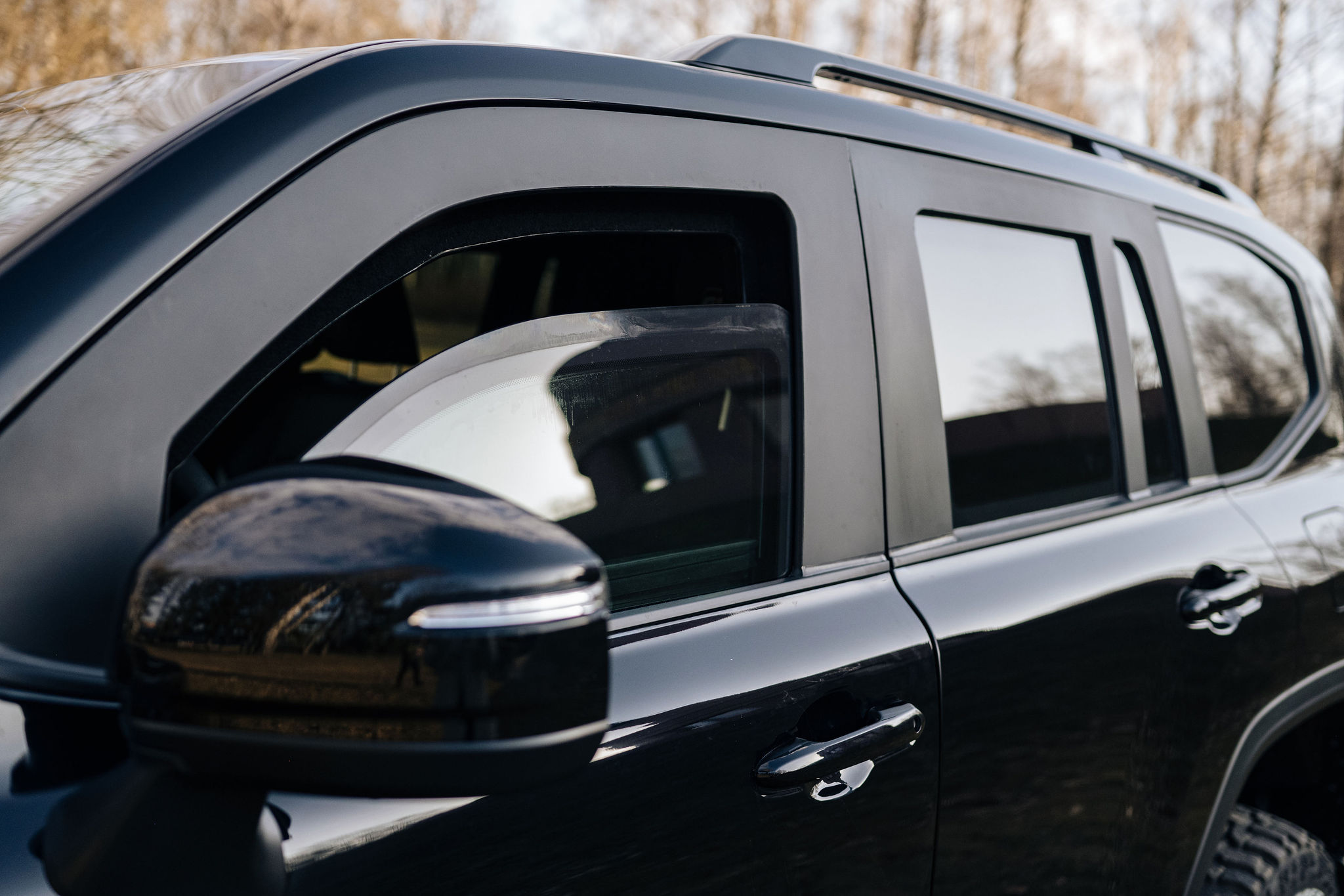 Ballistic glass of the front doors of the armored Toyota Land Cruiser 300 GR