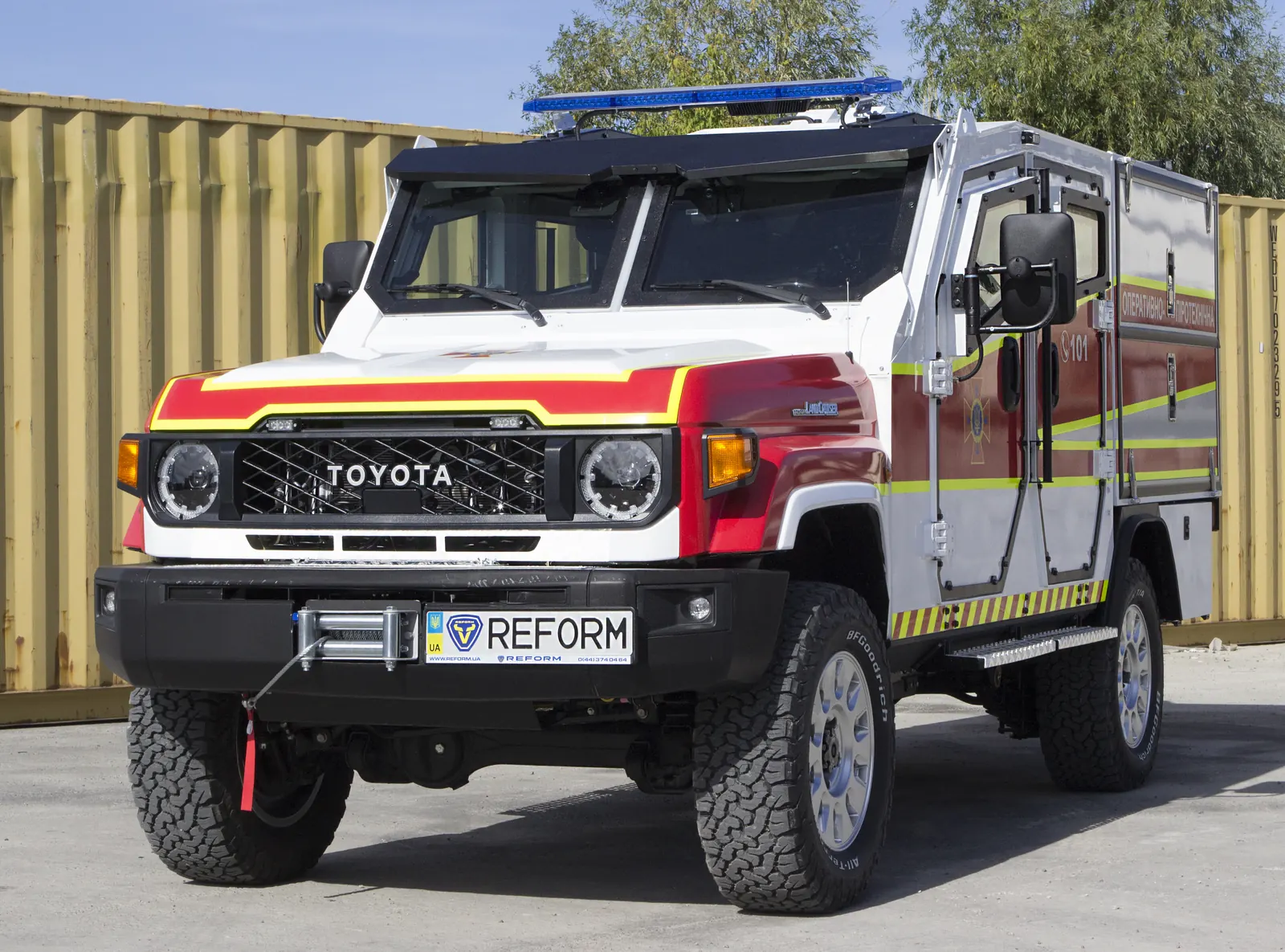 REFORM ОПМ на Toyota Land Cruiser спереду зліва