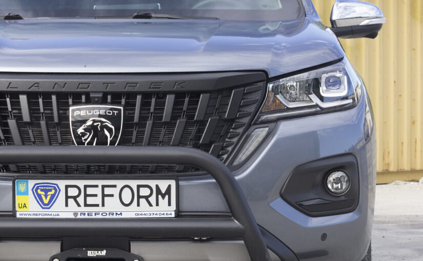 Armored Peugeot Landtrek REFORM PL-B6 — front view