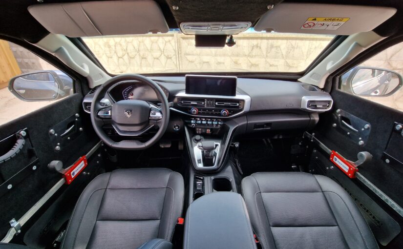 Protected interior of the armored Peugeot Landtrek REFORM PL-B6