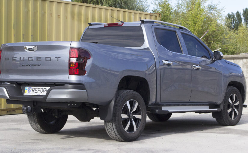 Armored Peugeot Landtrek REFORM PL-B6 — rear and side view