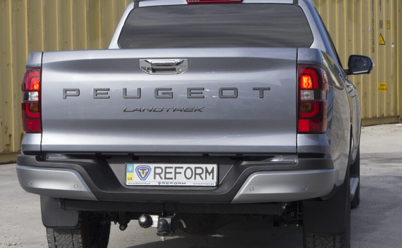 Armored Peugeot Landtrek REFORM PL-B6 — rear view