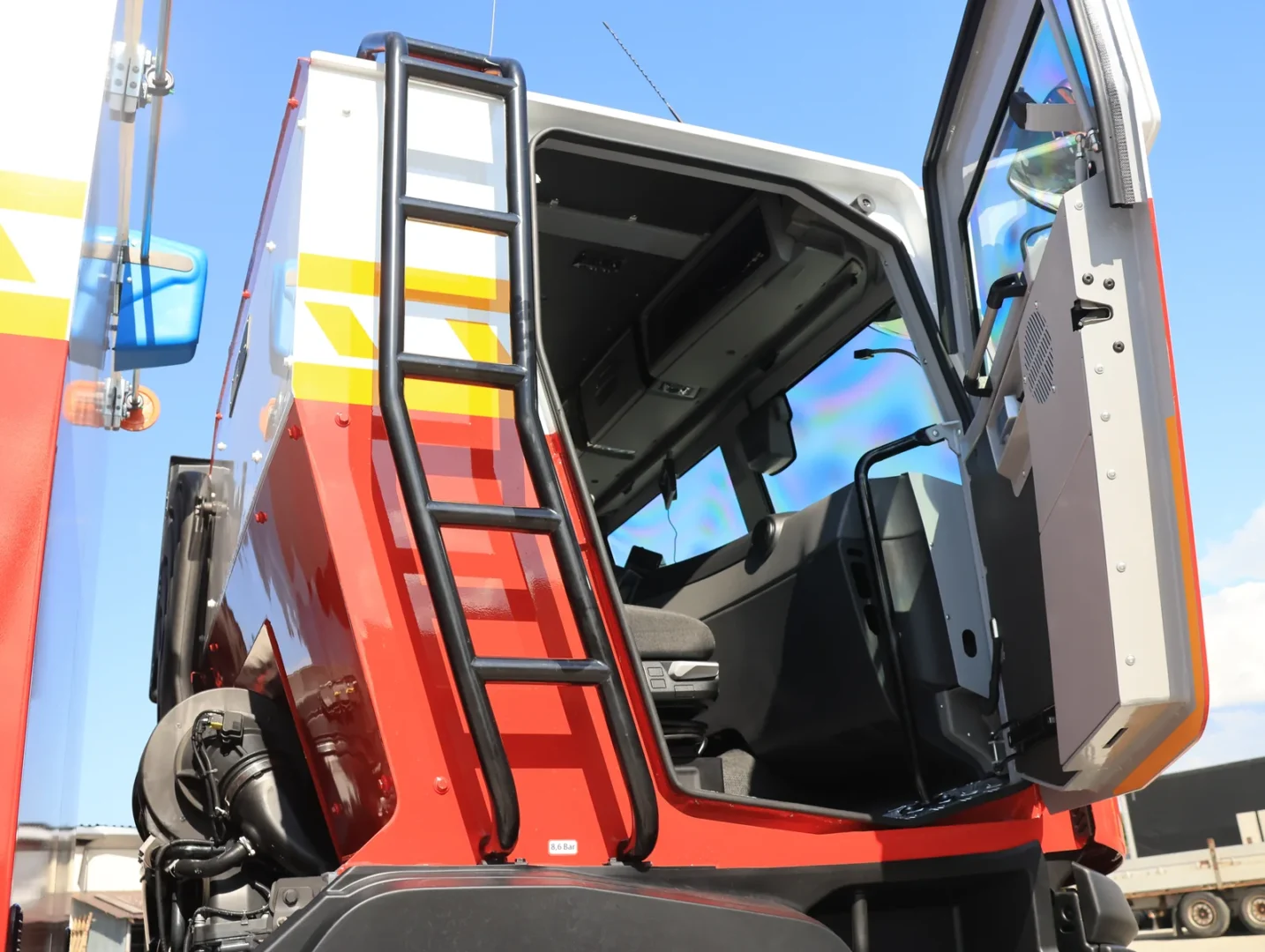 Броньована кабіна Renault Trucks K на піротехнічній машині REFORM ПМ-В