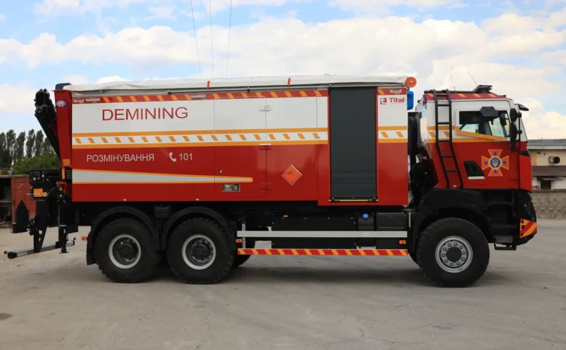 Піротехнічна машина ПМ-В Renault Trucks K 6×6 — вигляд збоку