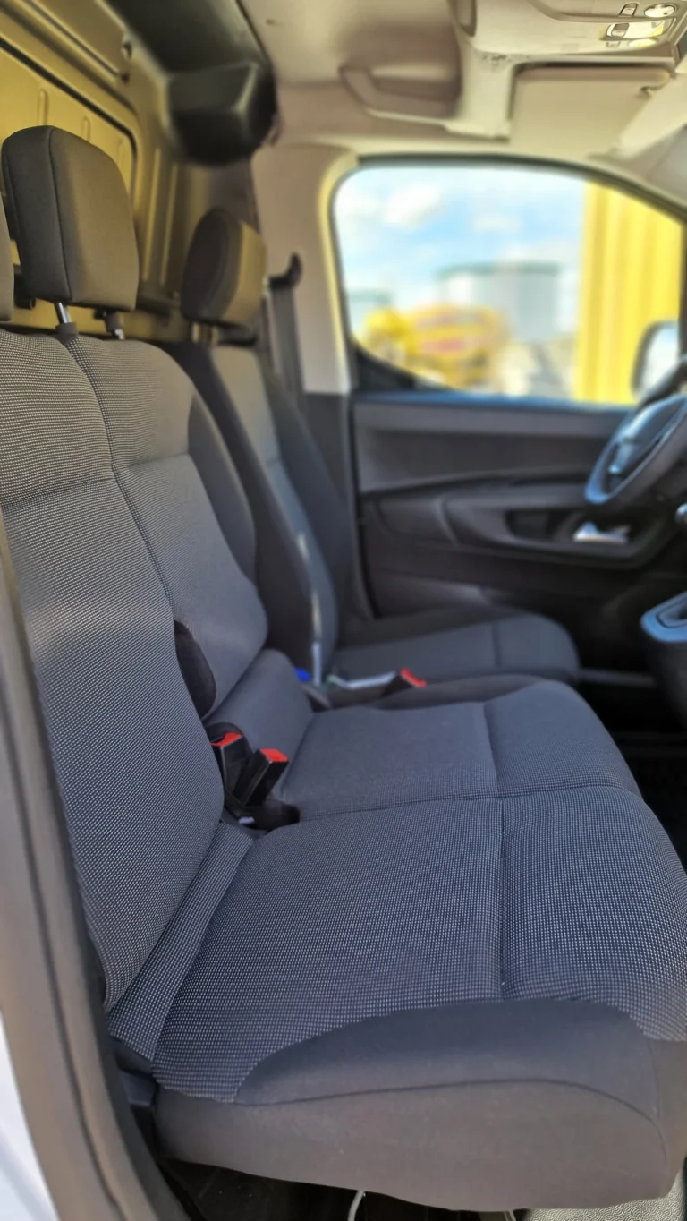 Сидіння водія та пасажирів Peugeot Partner L2