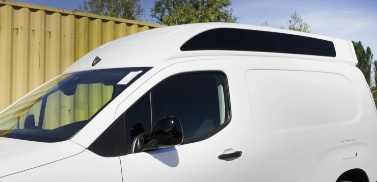 Збільшений дах Peugeot Partner L2 з боковим склінням