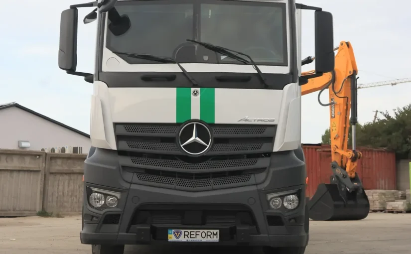 Інкасаторський Mercedes-Benz Actros REFORM спереду