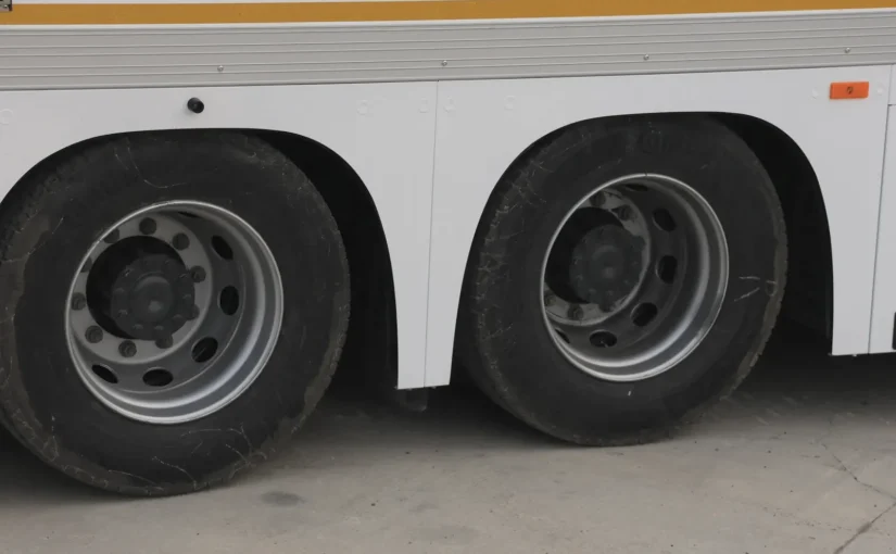 Задні колеса інкасаторського Mercedes-Benz Actros REFORM